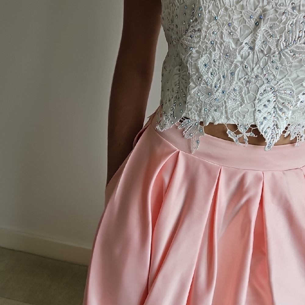 Formal white lace top and pink taffeta pleated skirt - Picture 2 of 7
